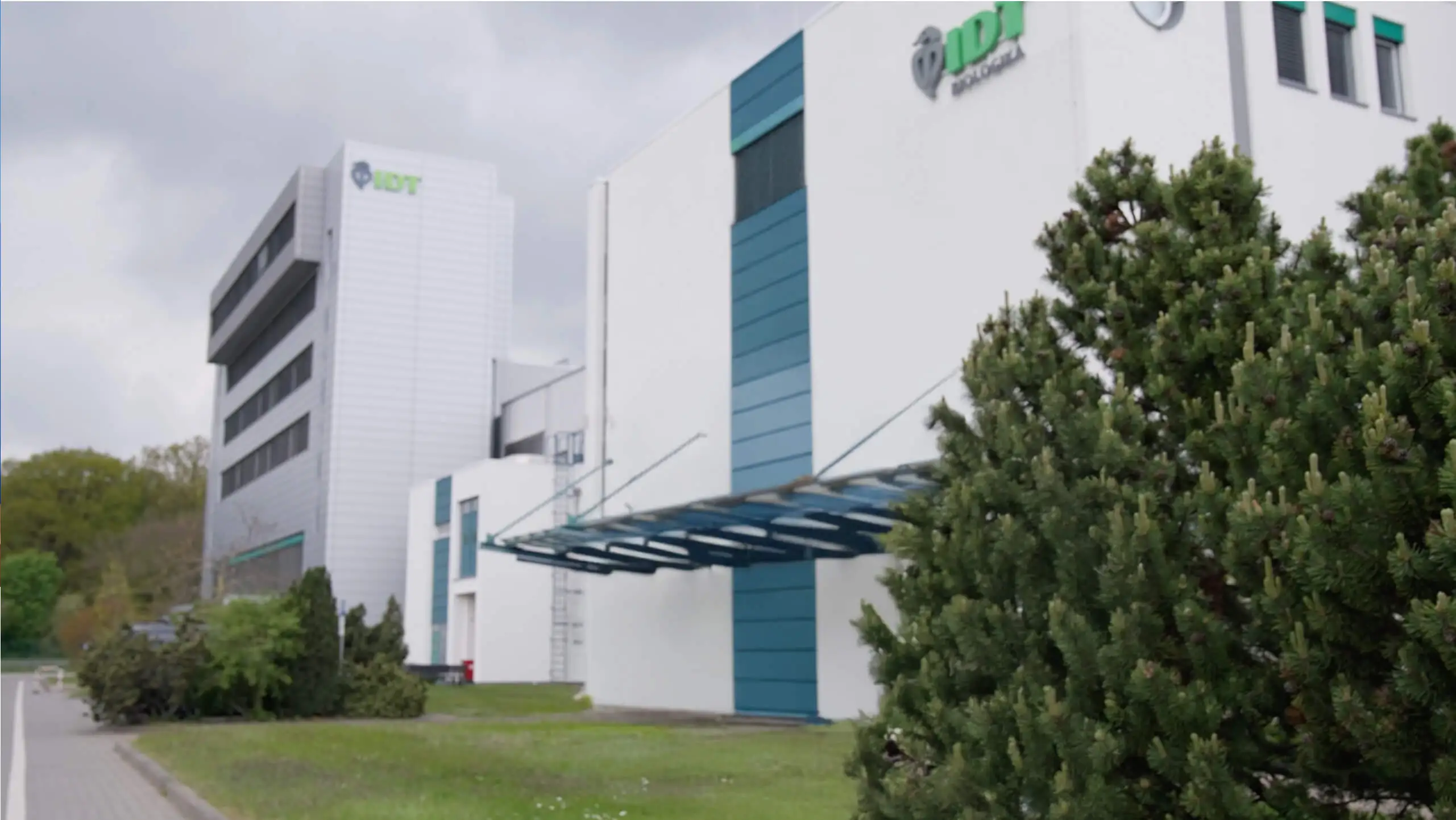 Hintergrundbild - Pharma Jobs bei IDT Biologika in Dessau.