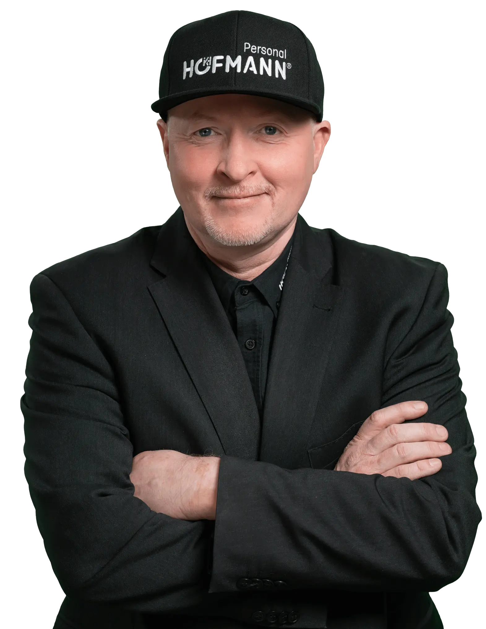 Joey Kelly Markenbotschafter in schwarzem Anzug, selbstbewusste Pose als Symbol für Zeitarbeit-Kompeten