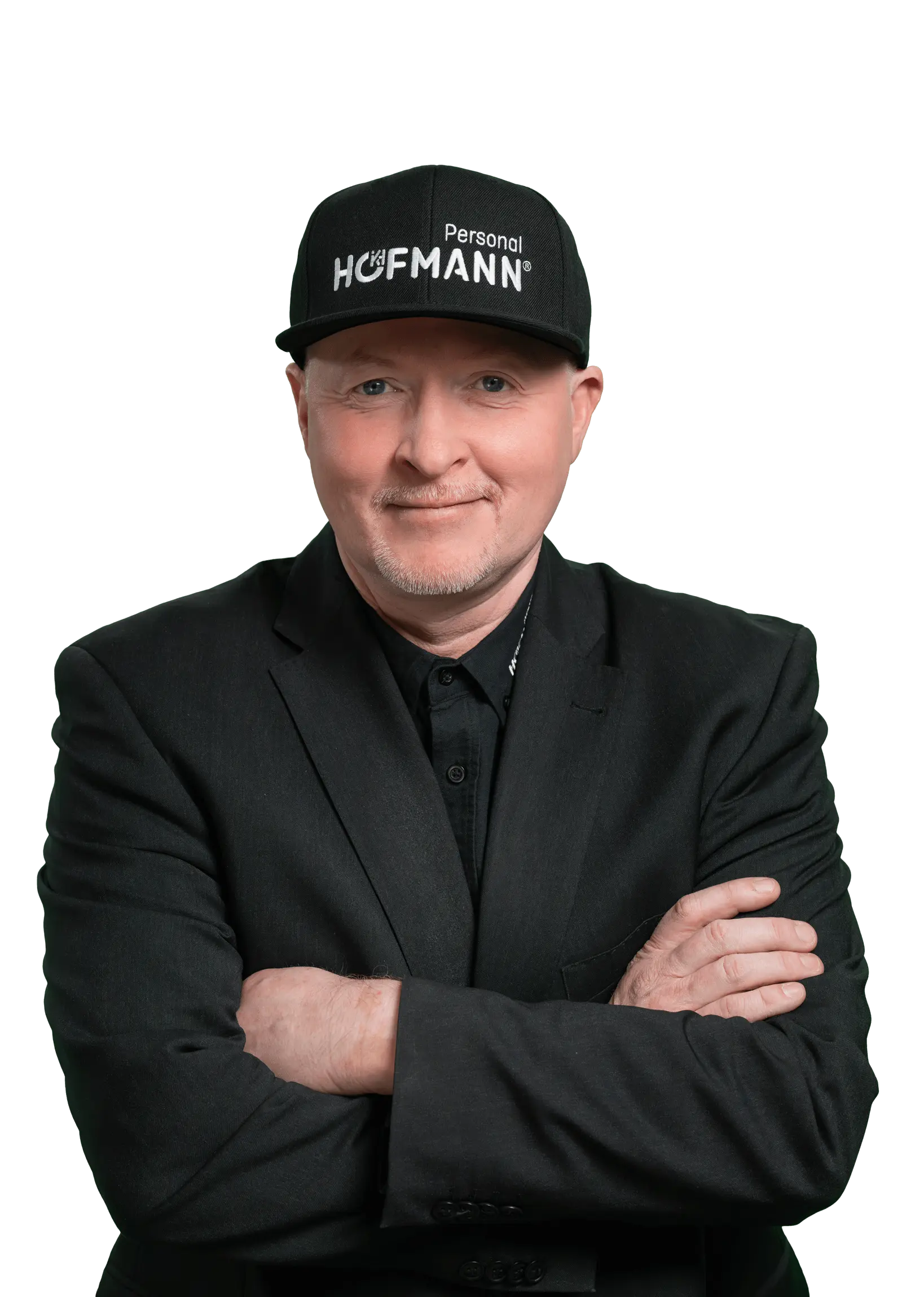 Joey Kelly Markenbotschafter in schwarzem Anzug, selbstbewusste Pose als Symbol für Zeitarbeit-Kompeten