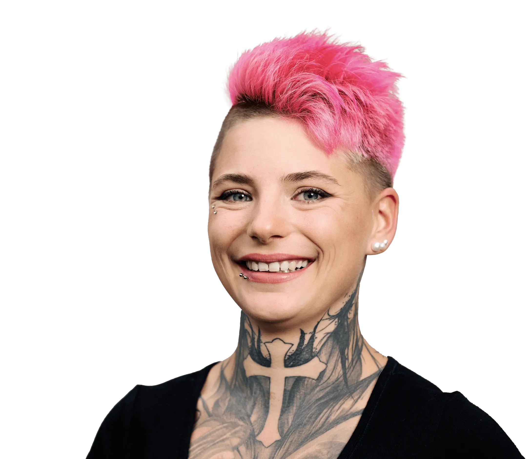 Zeitarbeiterin mit pinken Haaren und tätowiertem Hals, repräsentiert Individualität und Vielfalt bei Hofmann Personal.