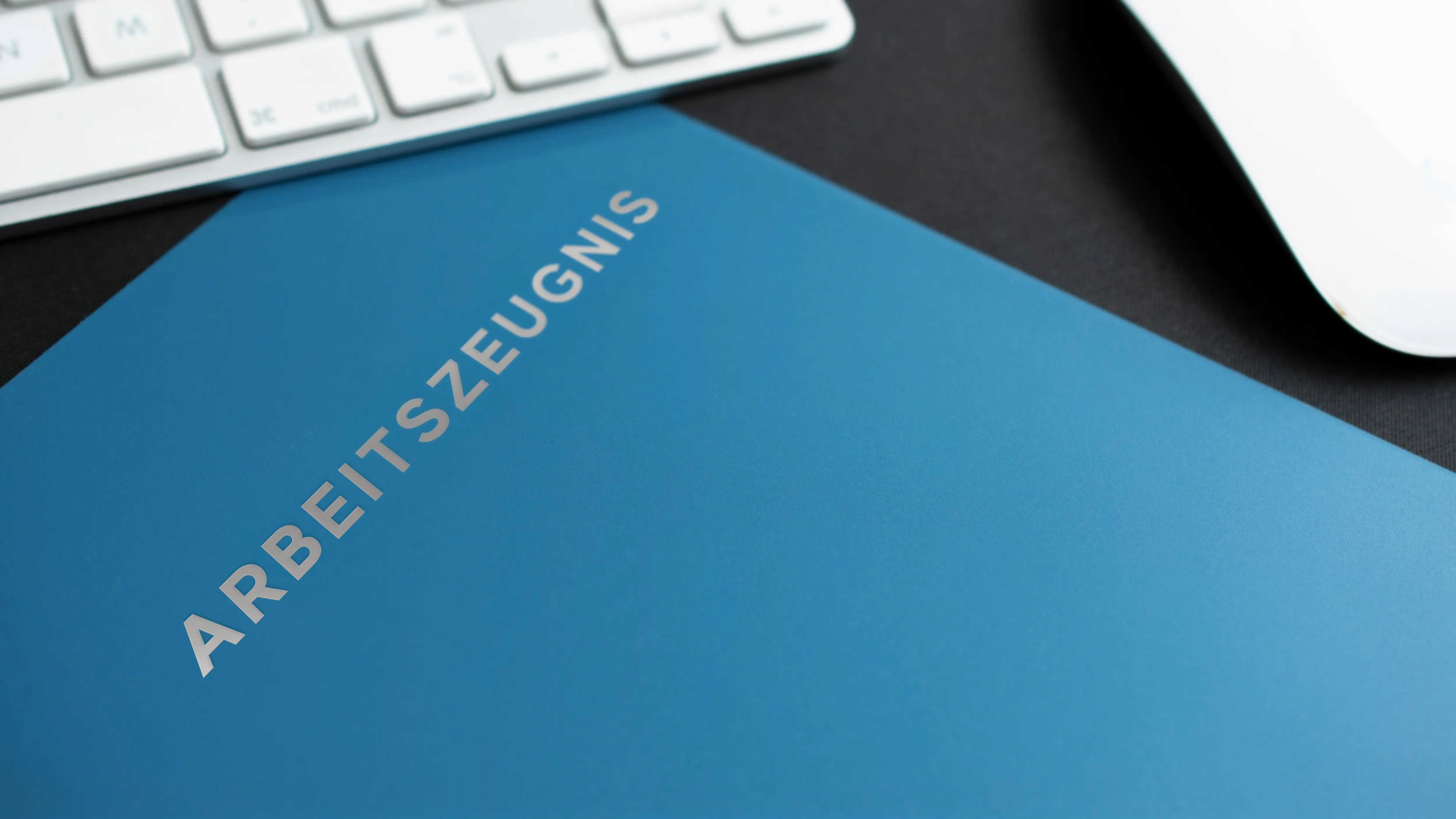 Hintergrundbild - Arbeitszeugnis, Empfehlungsschreiben, Zertifikate &amp; Co.