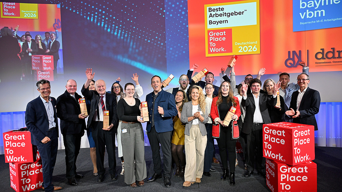 Gruppenfoto von der Great Place To Work Verleihung, bei der Hofmann Personal als einer der Besten Arbeitgeber in Bayern ausgezeichnet wurde.
