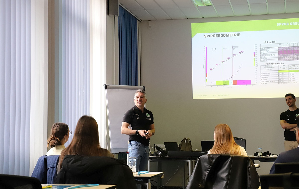 Vortrag des Athletiktrainers der Spvgg Greuther Fürth beim 6. TH-Praxistag bei Hofmann Personal.
