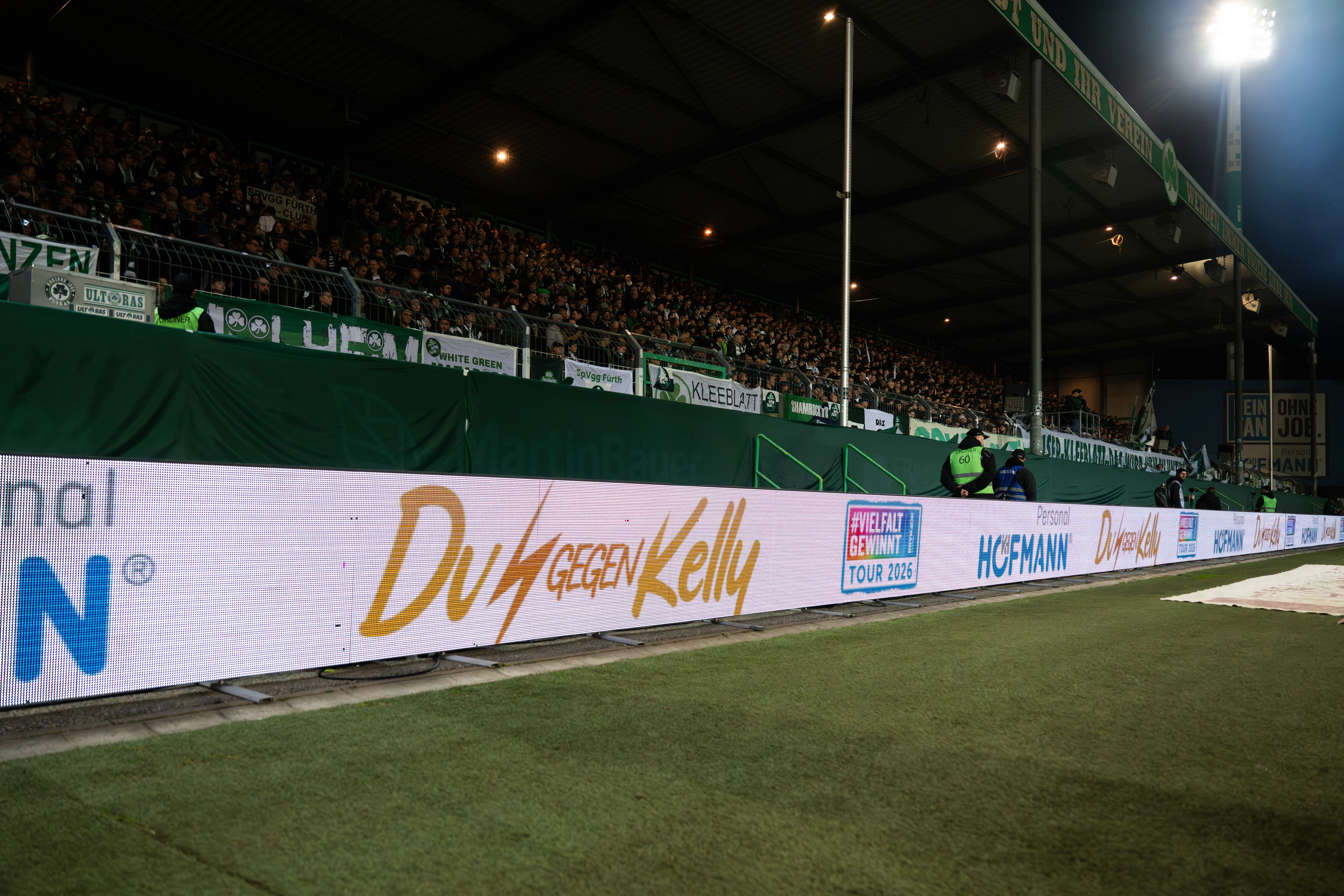 Hintergrundbild - Folge der Tour!