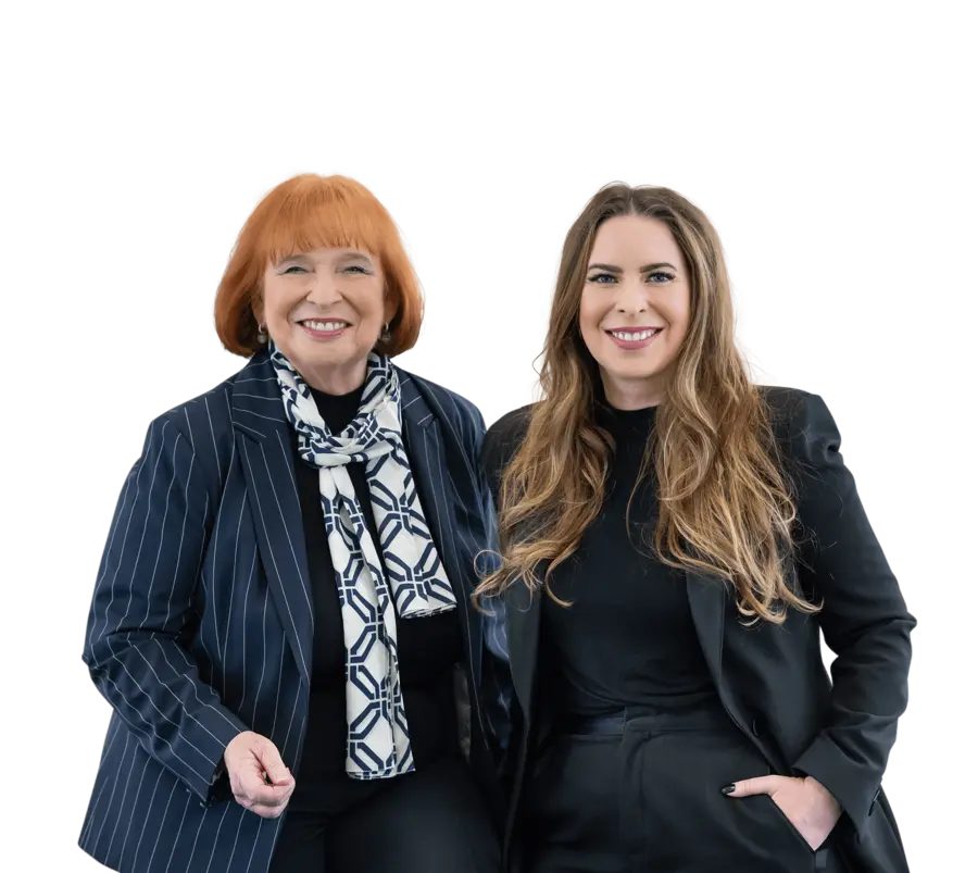 Ingrid Hofmann, Geschäftsführerin von Hofmann Personal und Tochter Sonja, symbolisieren familiären Zusammenhalt und Expertise in Zeitarbeit.