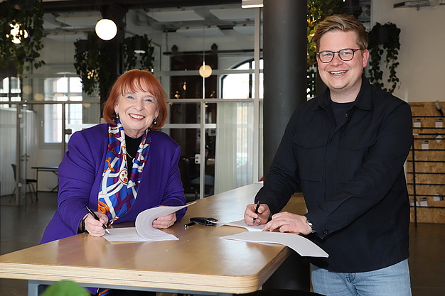 Foto mit Ingrid Hofmann und Benjamin Bauer