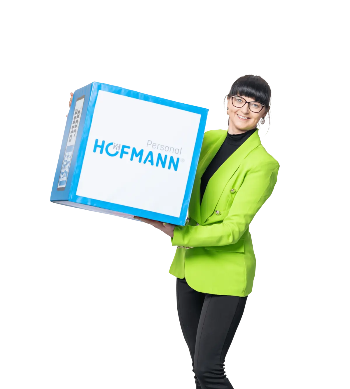 Mitarbeiterin im grünem Sakko präsentiert einen Hofmann Personal Würfel  