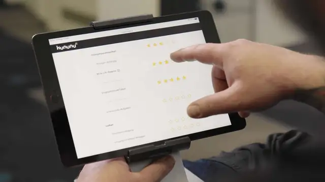 Tablet mit Kununu-Bewertung zu Arbeitsklima und Work-Life-Balance bei Hofmann Personal.