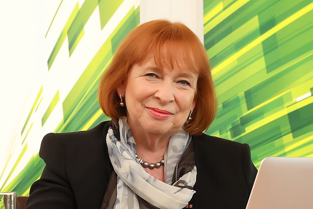 Portraitfoto von Ingrid Hofmann