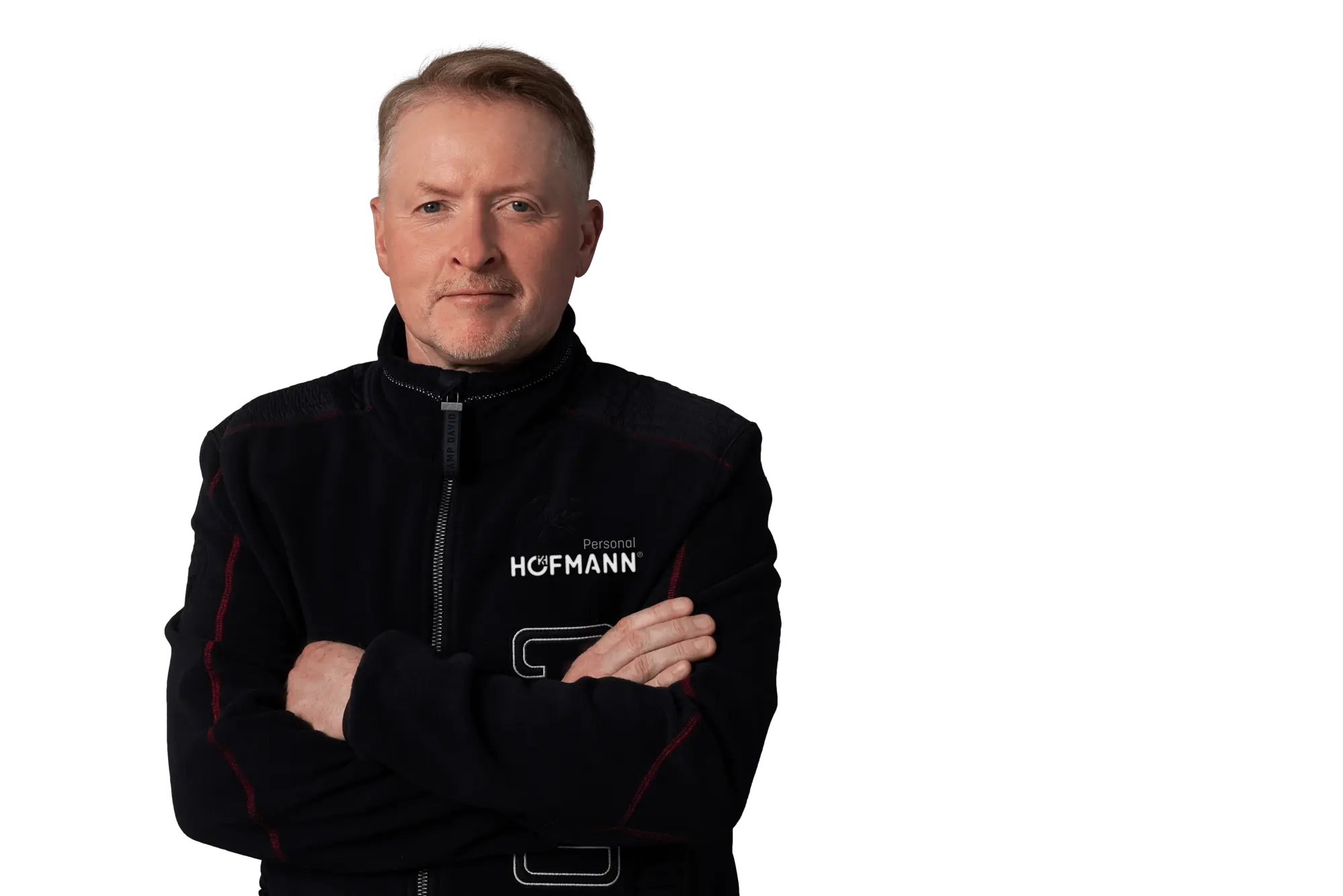 Joey Kelly mit verschränkten Armen in schwarzem Pullover, Markenbotschafter von Hofmann Personal 
