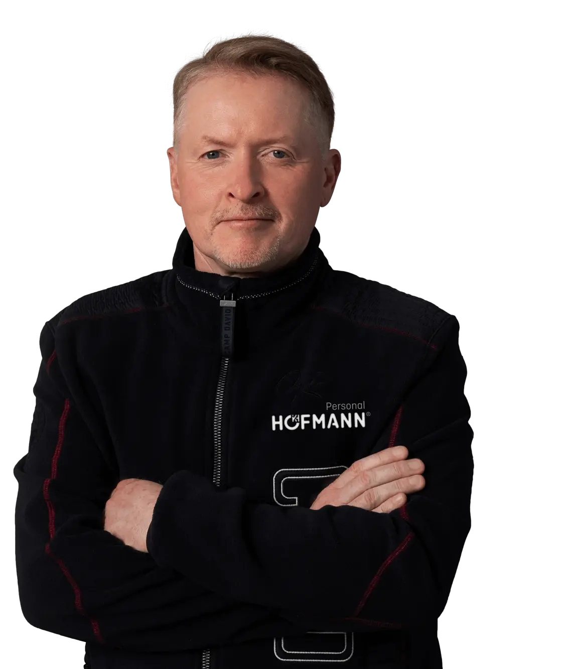 Joey Kelly mit verschränkten Armen in schwarzem Pullover, Markenbotschafter von Hofmann Personal 