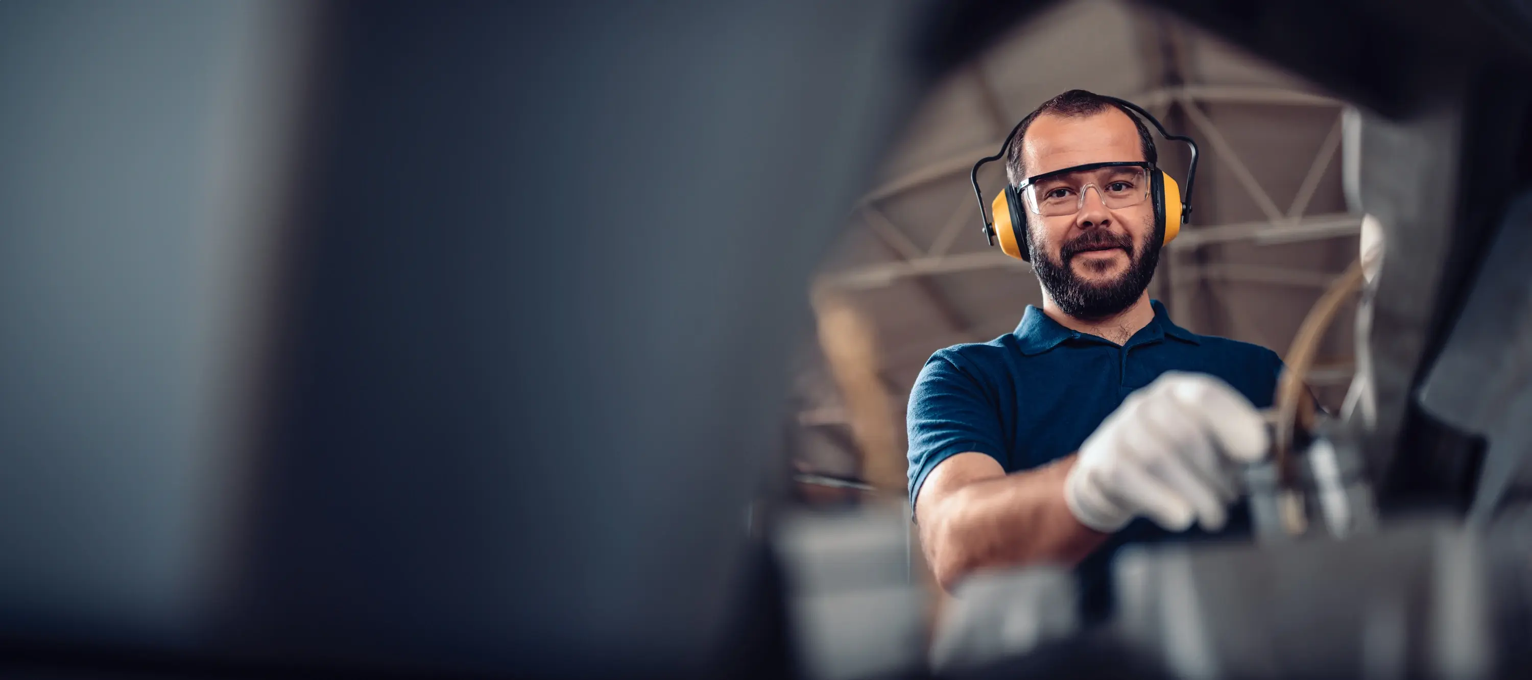 Hintergrundbild - Schrauben. Hebel. Abenteuer.