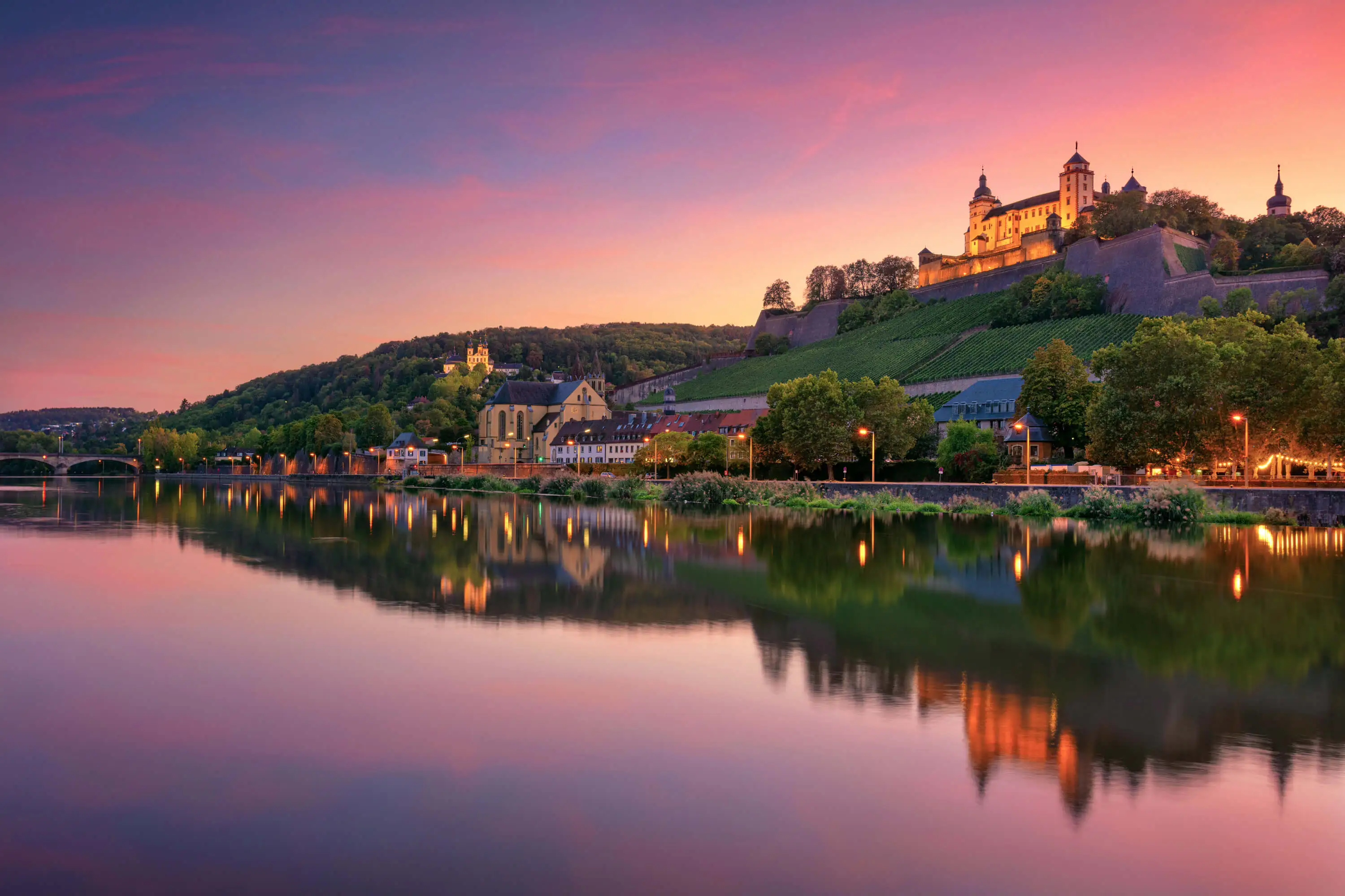 Hintergrundbild - Arbeits- und&nbsp;Personal-vermittlung in Würzburg